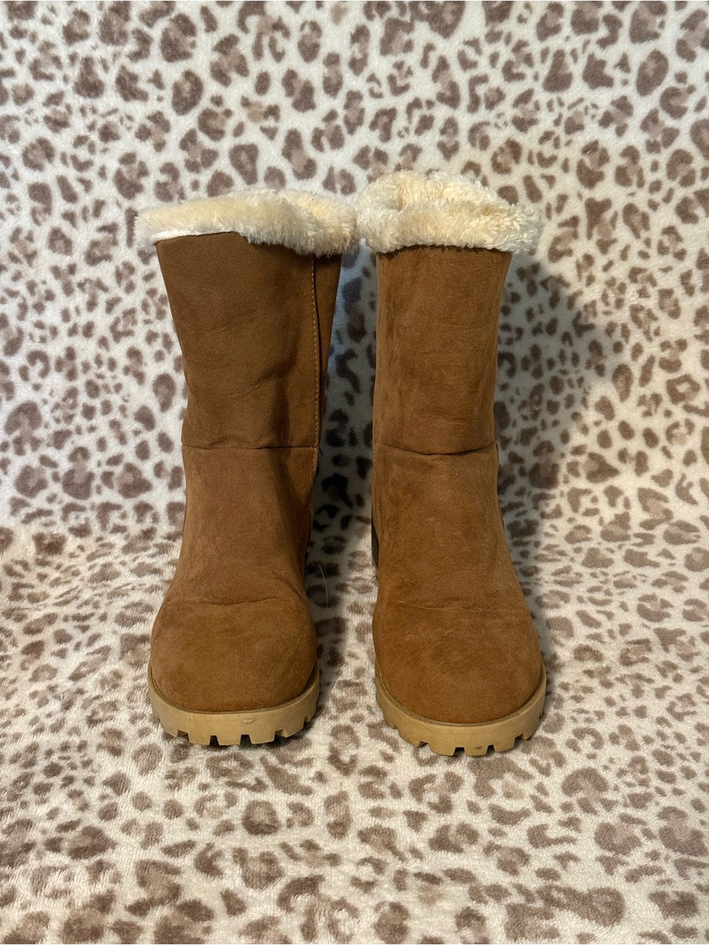 Cozy Women's Shearling-Lined Mid-Calf Boots in Chestnut Brown